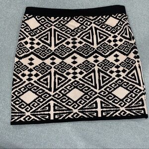 Forever 21 Black and Cream Patterned Skirt